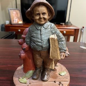 TOM CLARK’S NEWSPAPER BOY